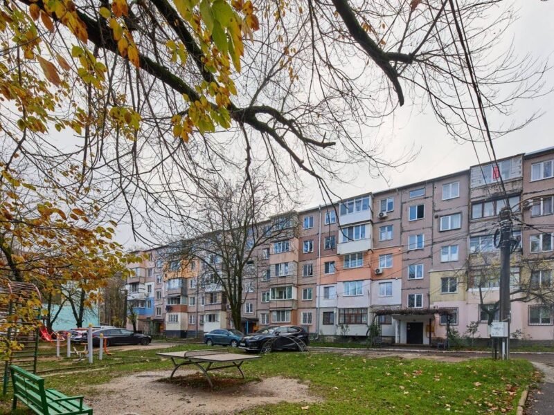 Botanica – 2 odăi + living – str. Grenoble – 47 m²