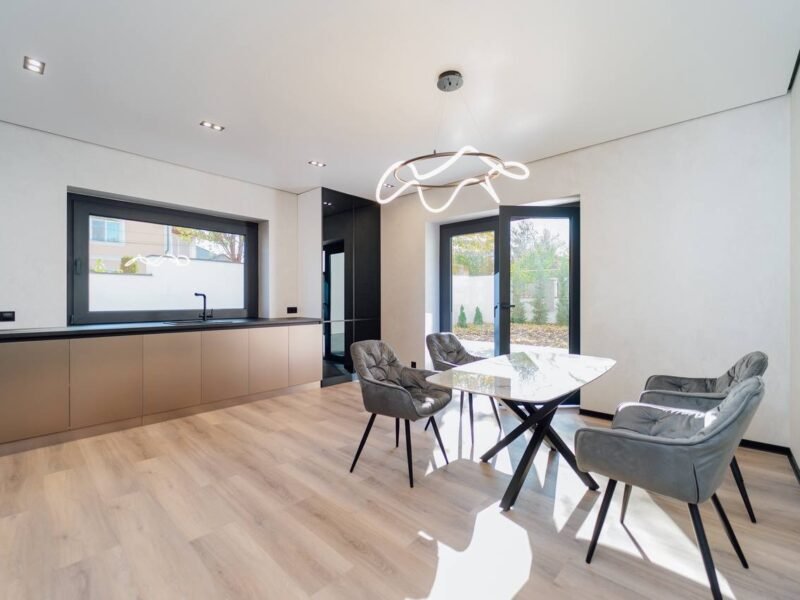 Cricova Centru – casă 6 dormitoare – str. Teilor – 510 m²