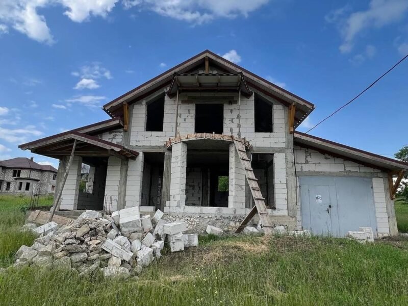 Budești · casă 2 nivele · 2 camere + living · 100 m²