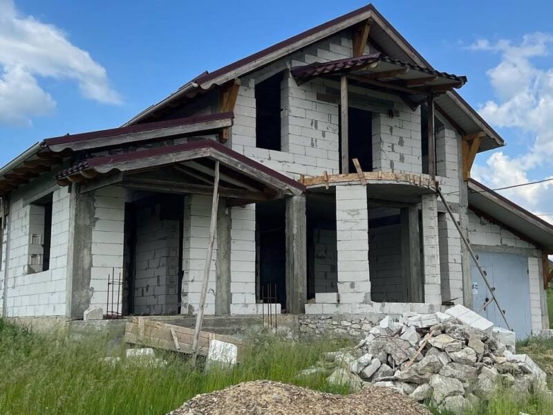 Budești · casă 2 nivele · 2 camere + living · 100 m²