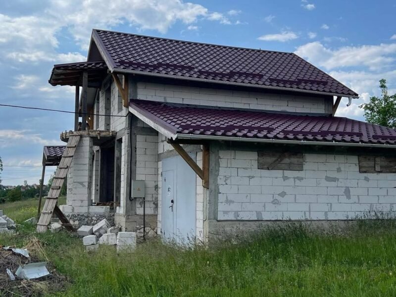 Budești · casă 2 nivele · 2 camere + living · 100 m²