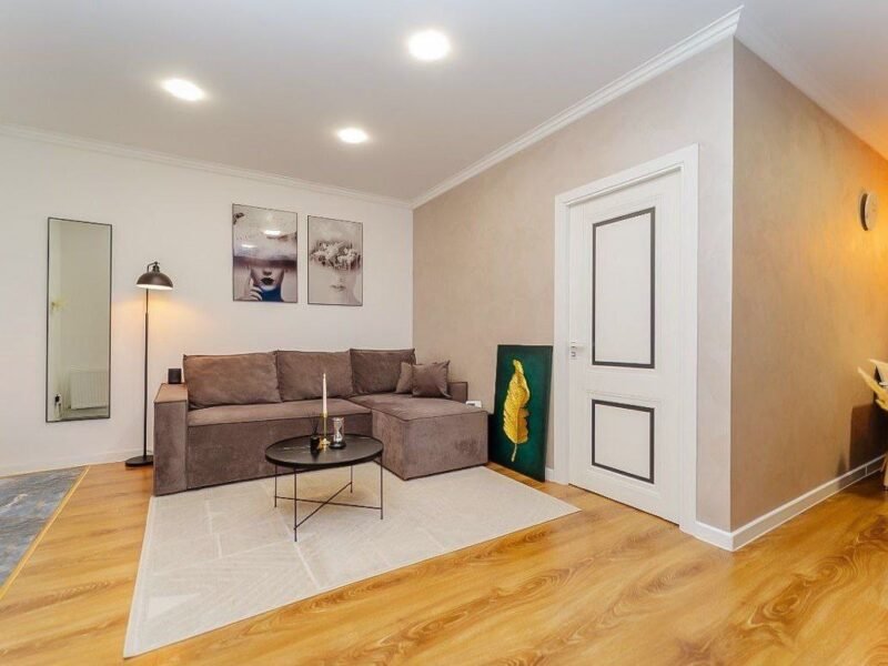 Centru · 2 camere + living · str. Moara Roșie · 67 m²