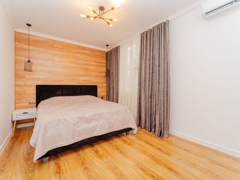 Centru · 2 camere + living · str. Moara Roșie · 67 m²