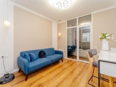 Centru · 2 camere + living · str. Moara Roșie · 67 m²