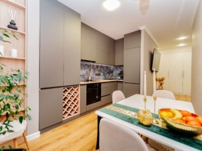 Centru · 2 camere + living · str. Moara Roșie · 67 m²