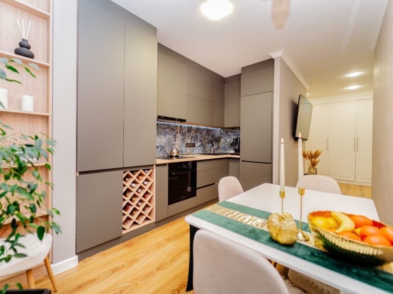 Centru · 2 camere + living · str. Moara Roșie · 67 m²