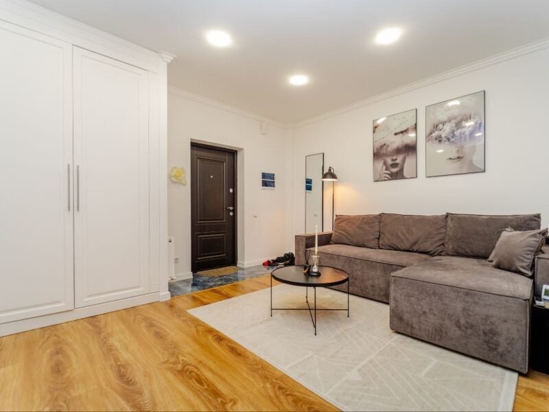 Centru · 2 camere + living · str. Moara Roșie · 67 m²