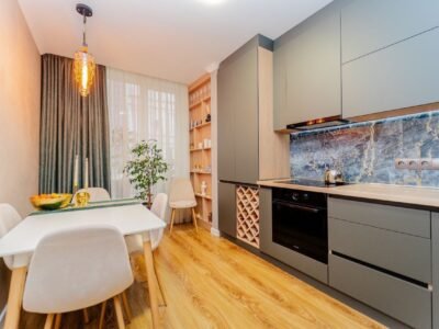 Centru · 2 camere + living · str. Moara Roșie · 67 m²