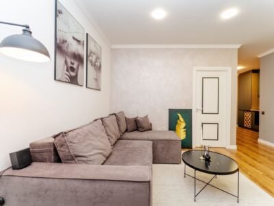 Centru · 2 camere + living · str. Moara Roșie · 67 m²