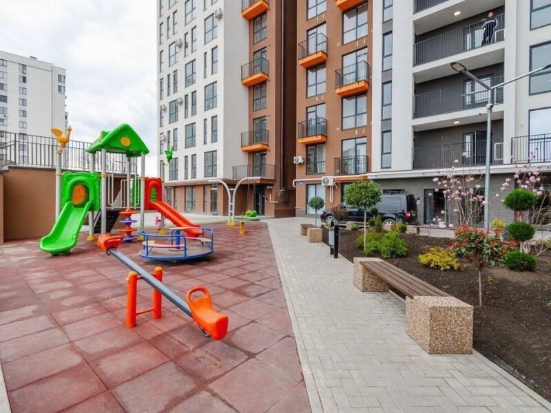 Rîșcani · 2 camere + living · str. Cornesti · 65 m²