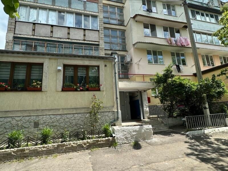 Apartament 2 odăi și balcon. Sector Rîșcani