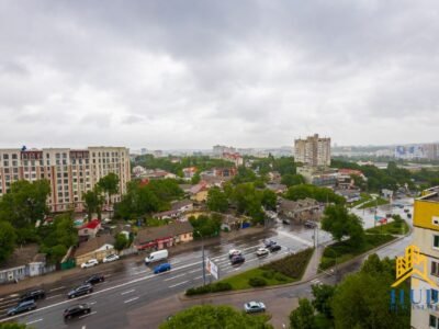 Apartament cu 3 camere. Centru