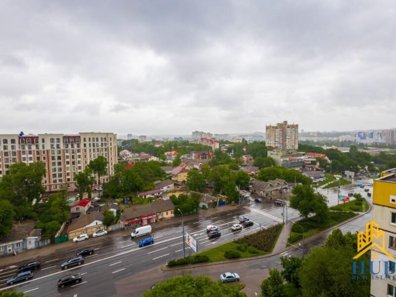 Apartament cu 3 camere. Centru