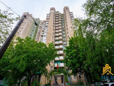Apartament cu 3 camere. Centru