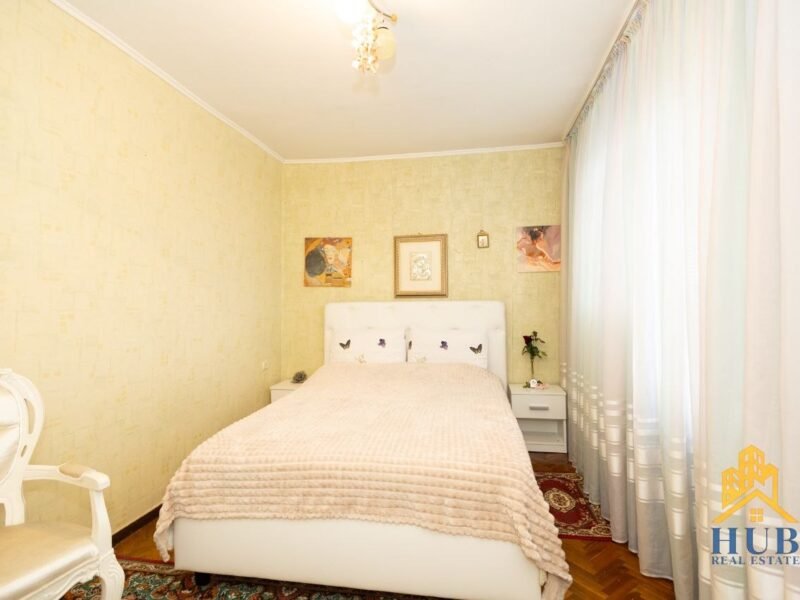 Apartament cu 3 camere. Centru