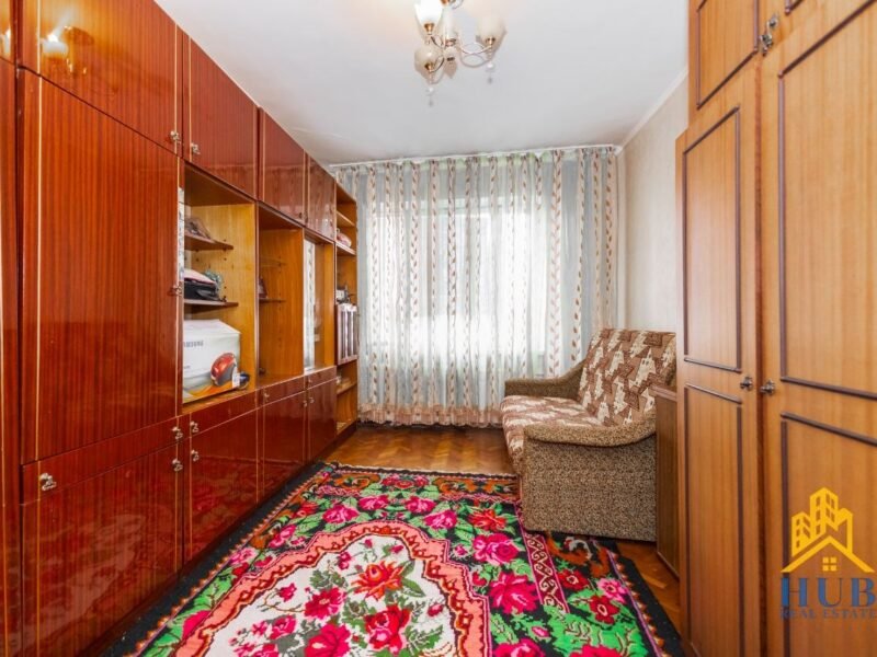 Apartament cu 3 camere. Centru