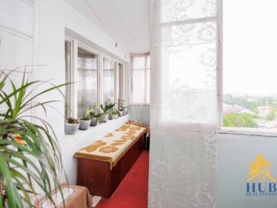 Apartament cu 3 camere. Centru
