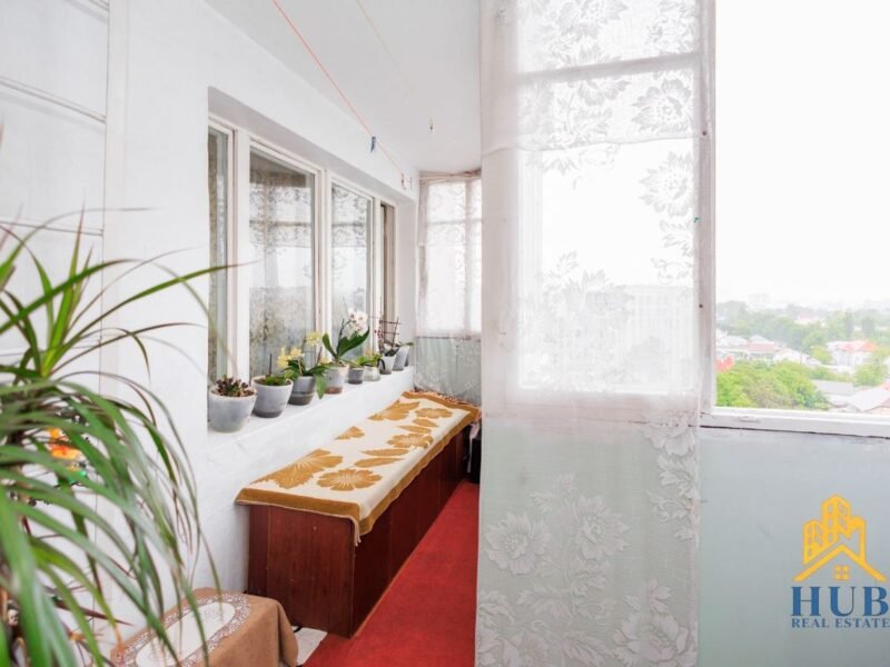 Apartament cu 3 camere. Centru