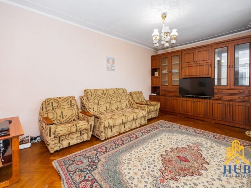 Apartament cu 3 camere. Centru