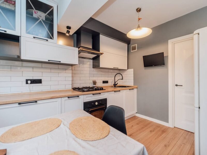 Apartament cu o cameră + balcon. Centru