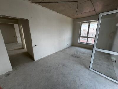 Penthouse cu 3 camere, living, debara, balcon si terasa