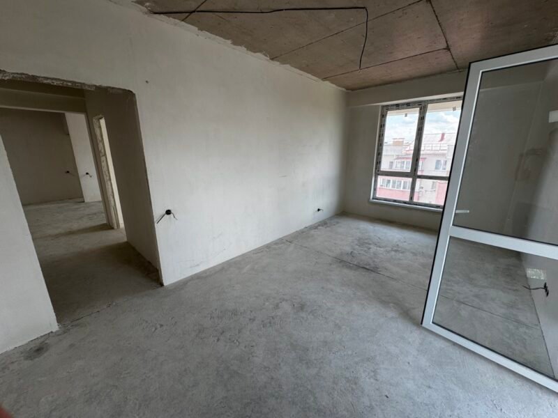 Penthouse cu 3 camere, living, debara, balcon si terasa