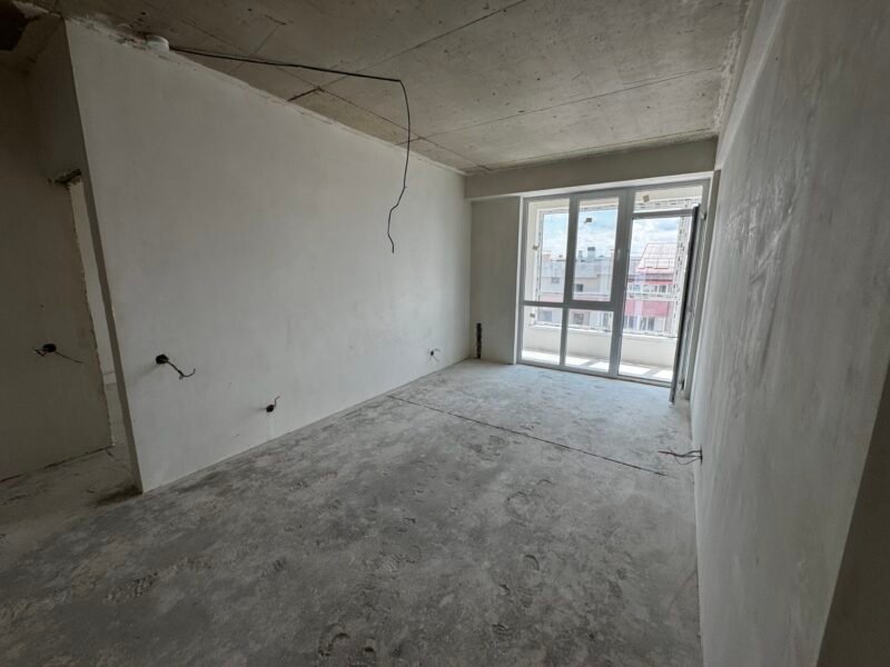 Penthouse cu 3 camere, living, debara, balcon si terasa