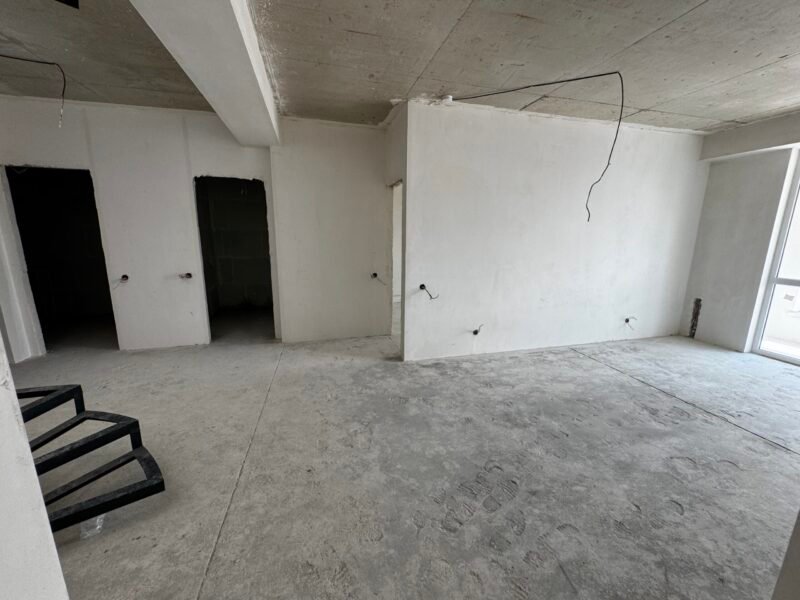 Penthouse cu 3 camere, living, debara, balcon si terasa