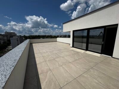 Penthouse cu 3 camere, living, debara, balcon si terasa