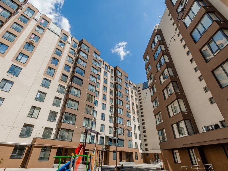 Apartament cu 2 camere + living. Dumbrava