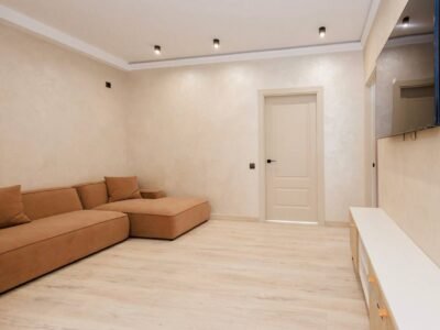 Apartament 2 camere, living si balcon. Sector Riscani