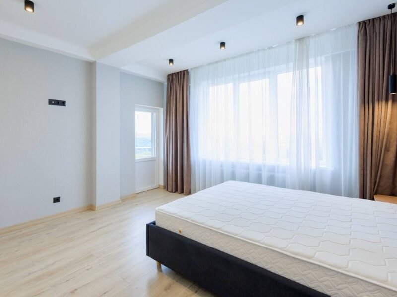 Apartament 2 camere, living si balcon. Sector Riscani