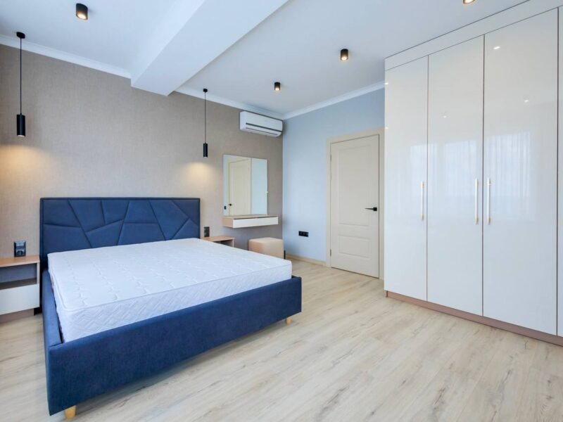 Apartament 2 camere, living si balcon. Sector Riscani
