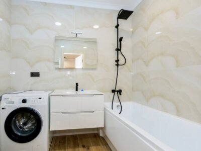Apartament 2 camere, living si balcon. Sector Riscani