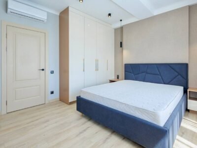 Apartament 2 camere, living si balcon. Sector Riscani
