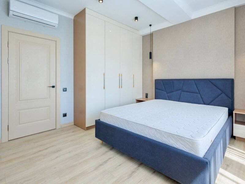 Apartament 2 camere, living si balcon. Sector Riscani