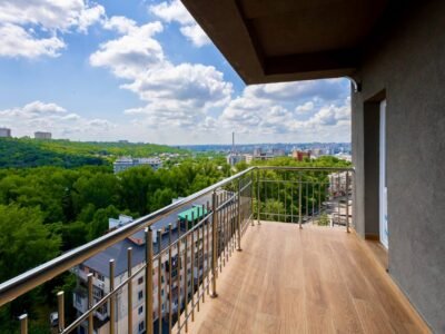Apartament 2 camere, living si balcon. Sector Riscani