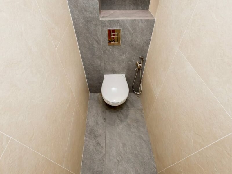 Apartament 3 camere + living + balcon. N. Dimo