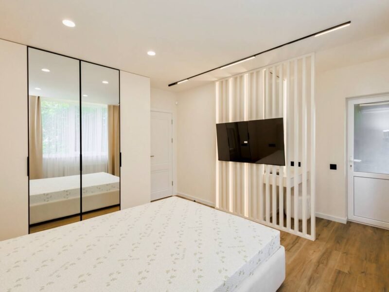 Apartament 3 camere + living + balcon. N. Dimo