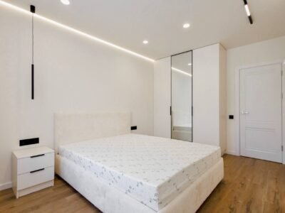 Apartament 3 camere + living + balcon. N. Dimo
