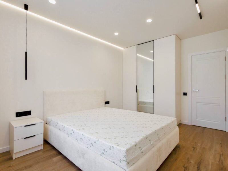 Apartament 3 camere + living + balcon. N. Dimo