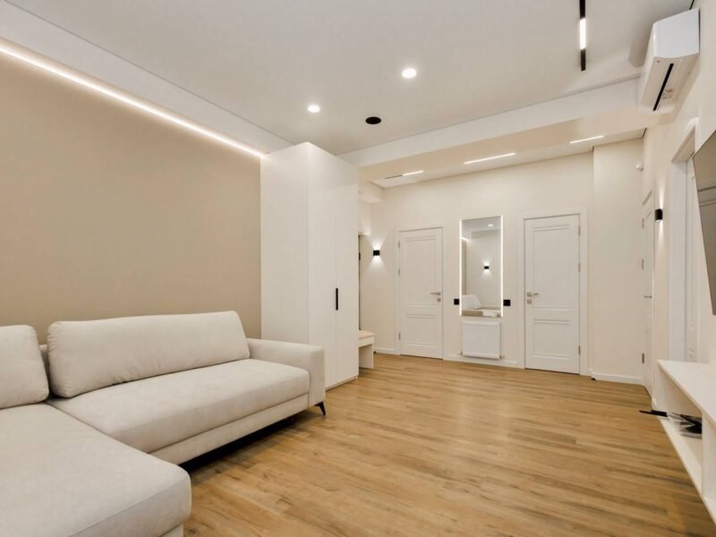 Apartament 3 camere + living + balcon. N. Dimo
