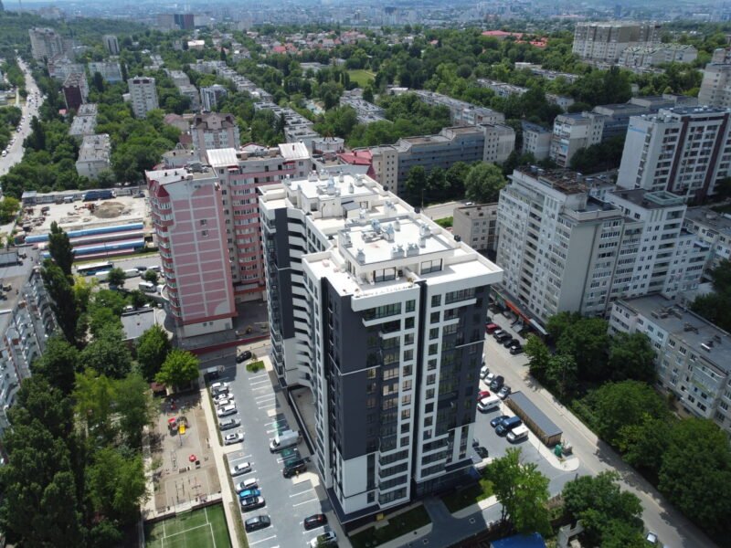Penthouse cu 3 camere, living, debara, balcon si terasa