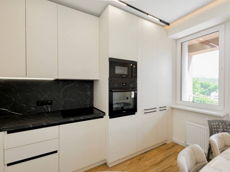 Apartament cu un dormitor, living si balcon langa parc