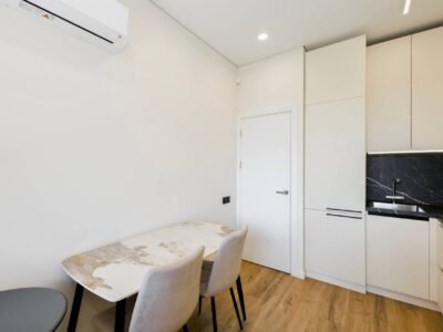 Apartament cu un dormitor, living si balcon langa parc