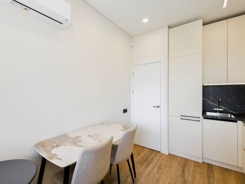 Apartament cu un dormitor, living si balcon langa parc