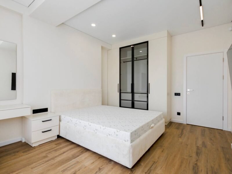 Apartament cu un dormitor, living si balcon langa parc