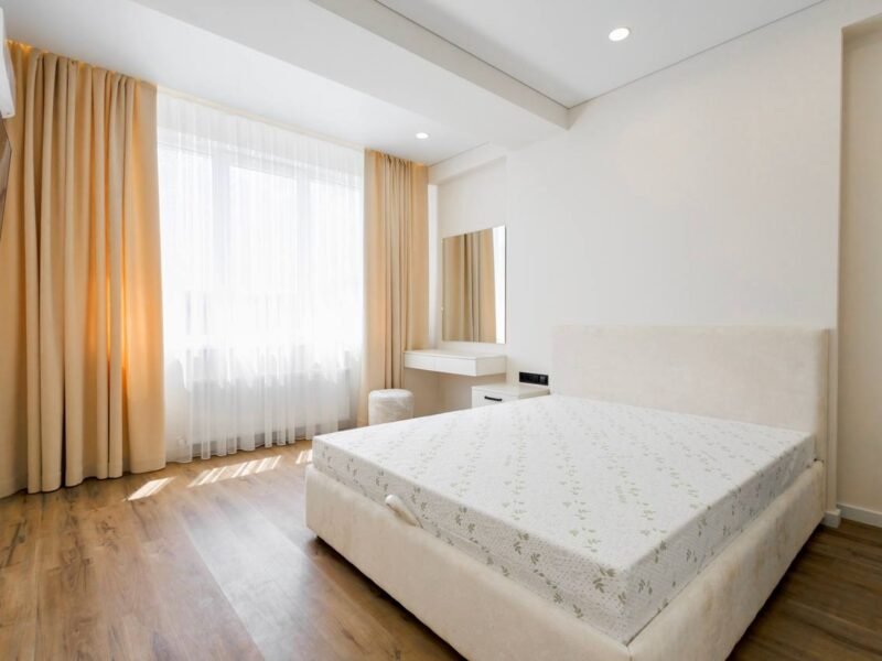 Apartament cu un dormitor, living si balcon langa parc
