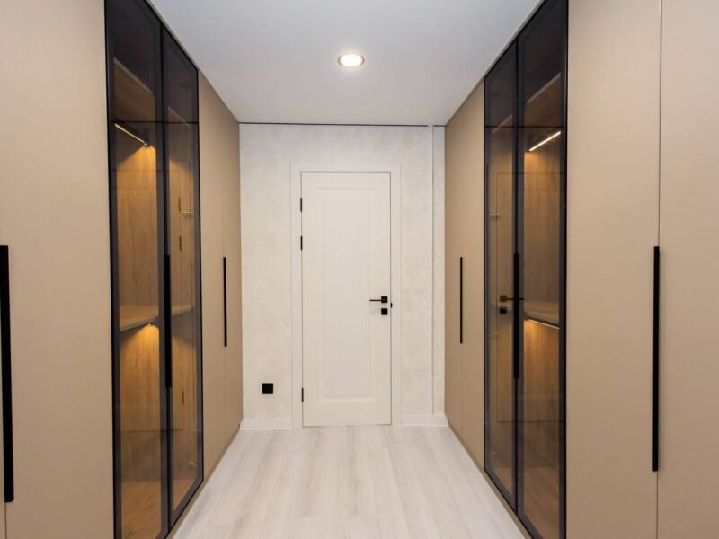 Apartament cu 3 camere, living si garderoba. Ciocana