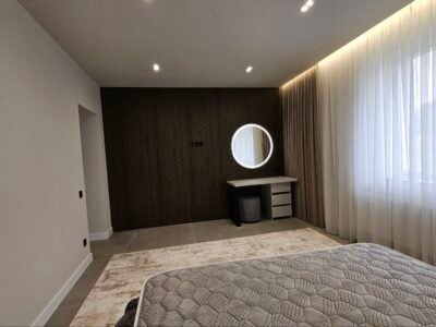 Casa cu 3 camere. Teren 5 ari. Colonita